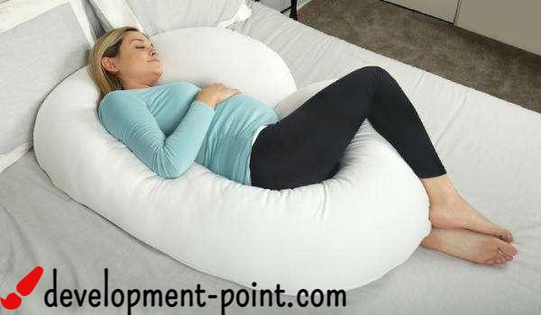 Is it harmful to sleep on a pregnant stomach?